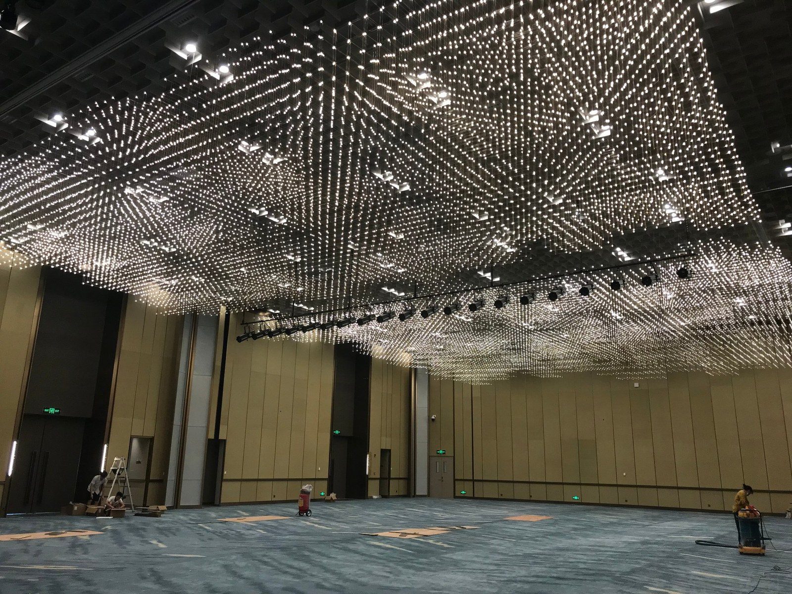 非标定制灯具大厅实景